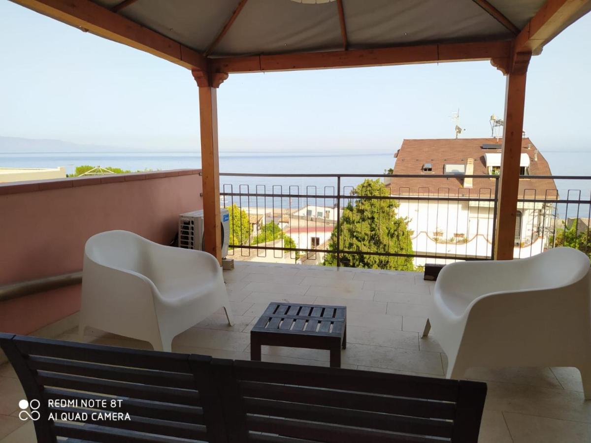 Pozzo Lazzaro Apartments Santa Teresa Di Riva Exterior foto