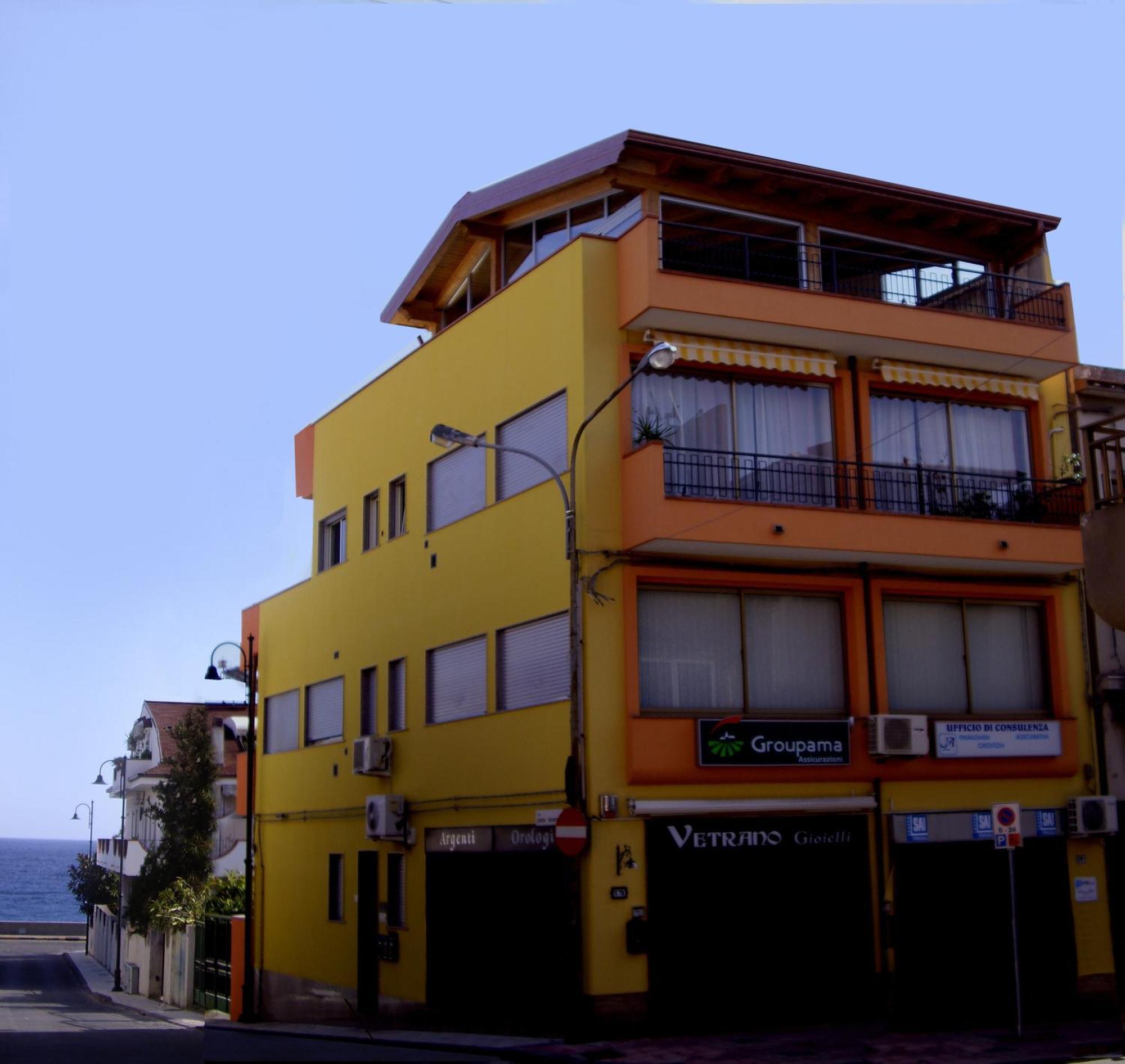 Pozzo Lazzaro Apartments Santa Teresa Di Riva Exterior foto